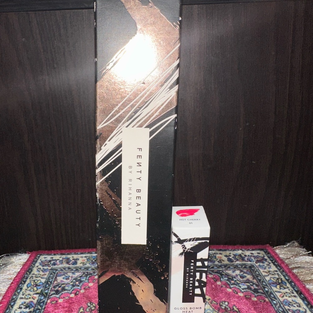 Fenty Beauty set w/ body sauce in Chocolate reign & Gloss Bomb Heat(hot cherry)